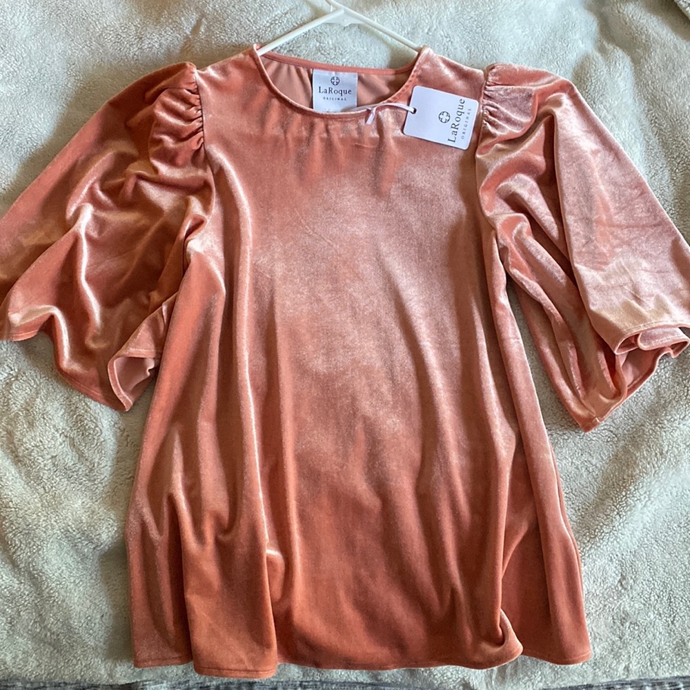 Coral velvet flowy top with 3/4 sleeves.